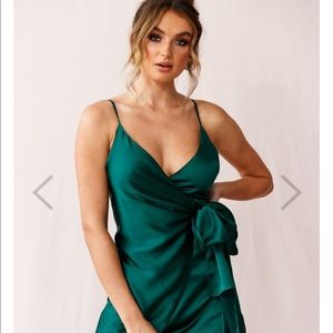 Green silk formal dress hello molly selfie Leslie